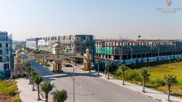 Tiến độ xây cổng vào khu đô thị Hoàng Huy Green River